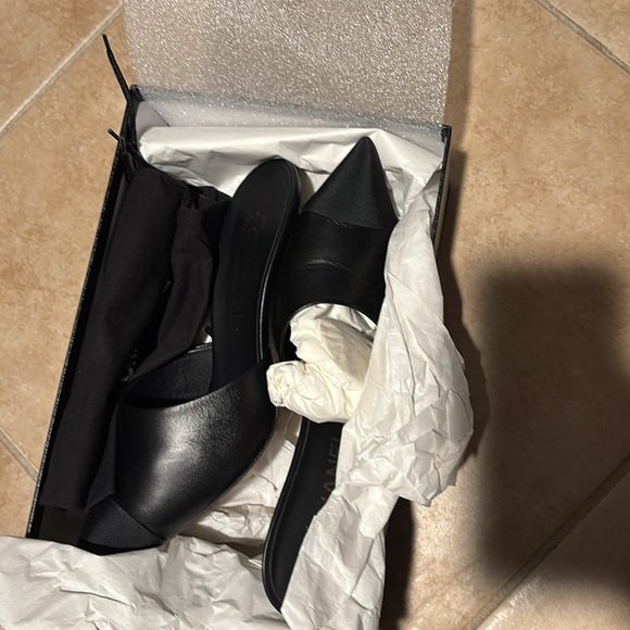 ✨Chanel heels. LIGHTLY USED.✨ - Picture 8 of 10
